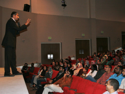 Unorthodox Muslim speaker addresses over 500 at first Muslim student convention
