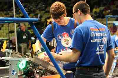 FIRST robots clash in Orlando, Valencia students compete