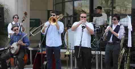 Valencia house bands to perform throwback tunes